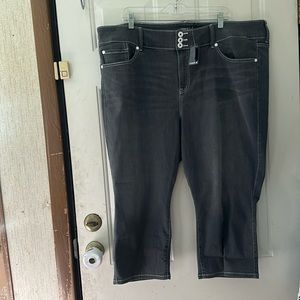 TORRID Crop Jegging Skinny Super Soft High-Rise Jean: BLACK/GRAY: NWT: SIZE 26